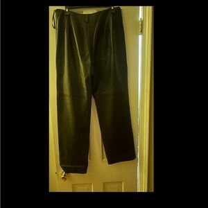 Worth Petite Sz 12 Black 100% leather straight leg zip  slacks. Fully lined